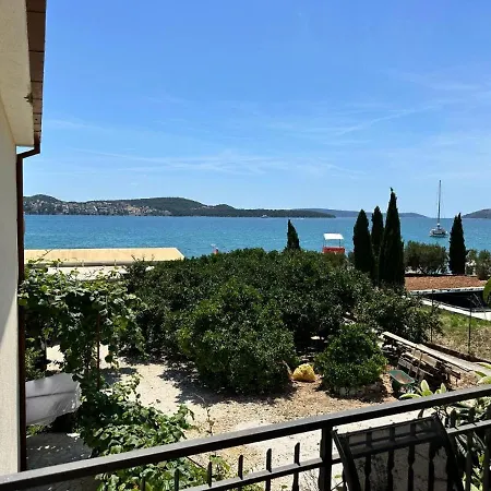 Burano Trogir-seget Апартаменти Трогір
